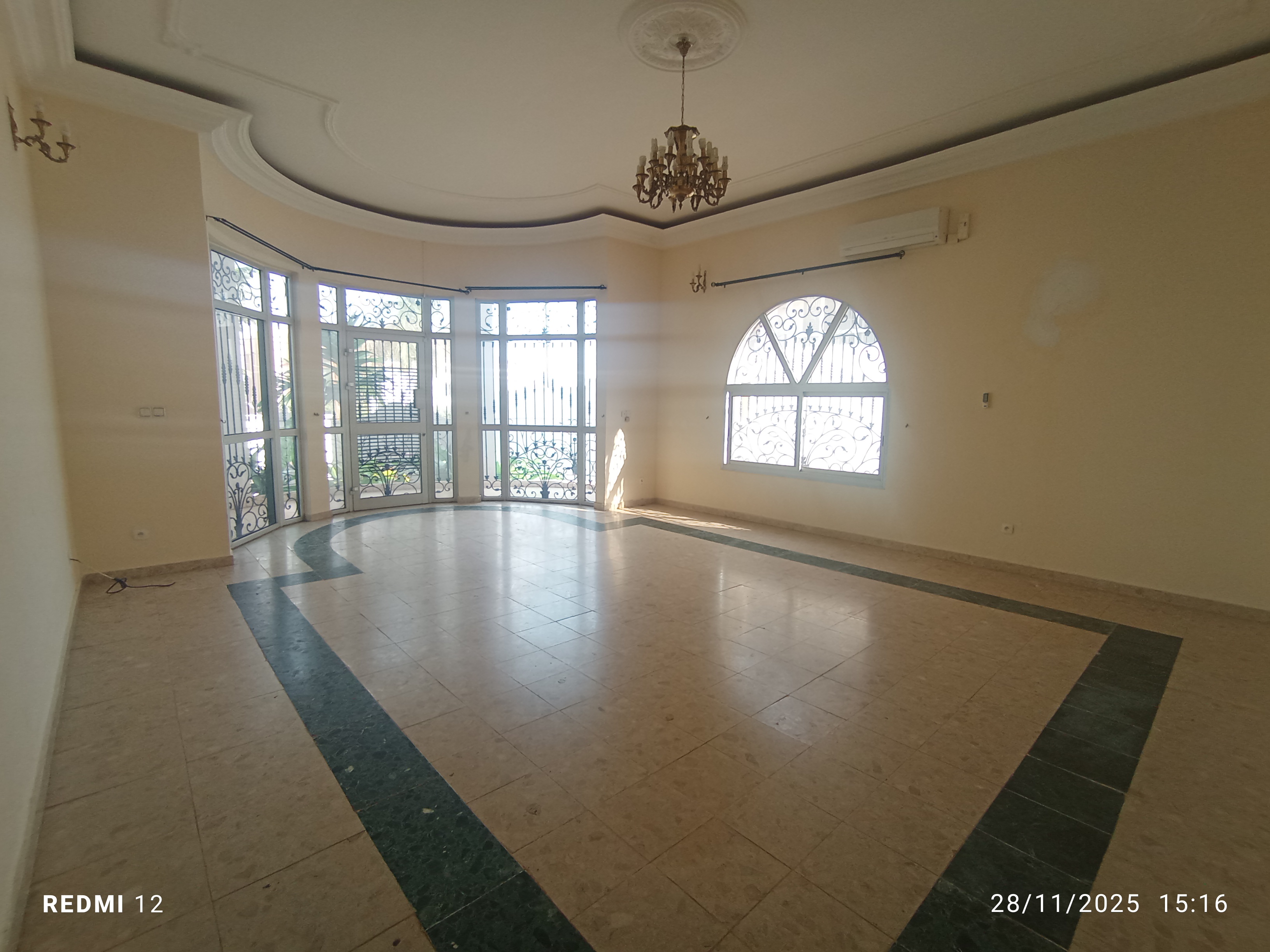 House (Duplex) to rent - Yaoundé, Bastos, GOLF - 2 living room(s), 4 bedroom(s), 4 bathroom(s) - 2 000 000 FCFA / month