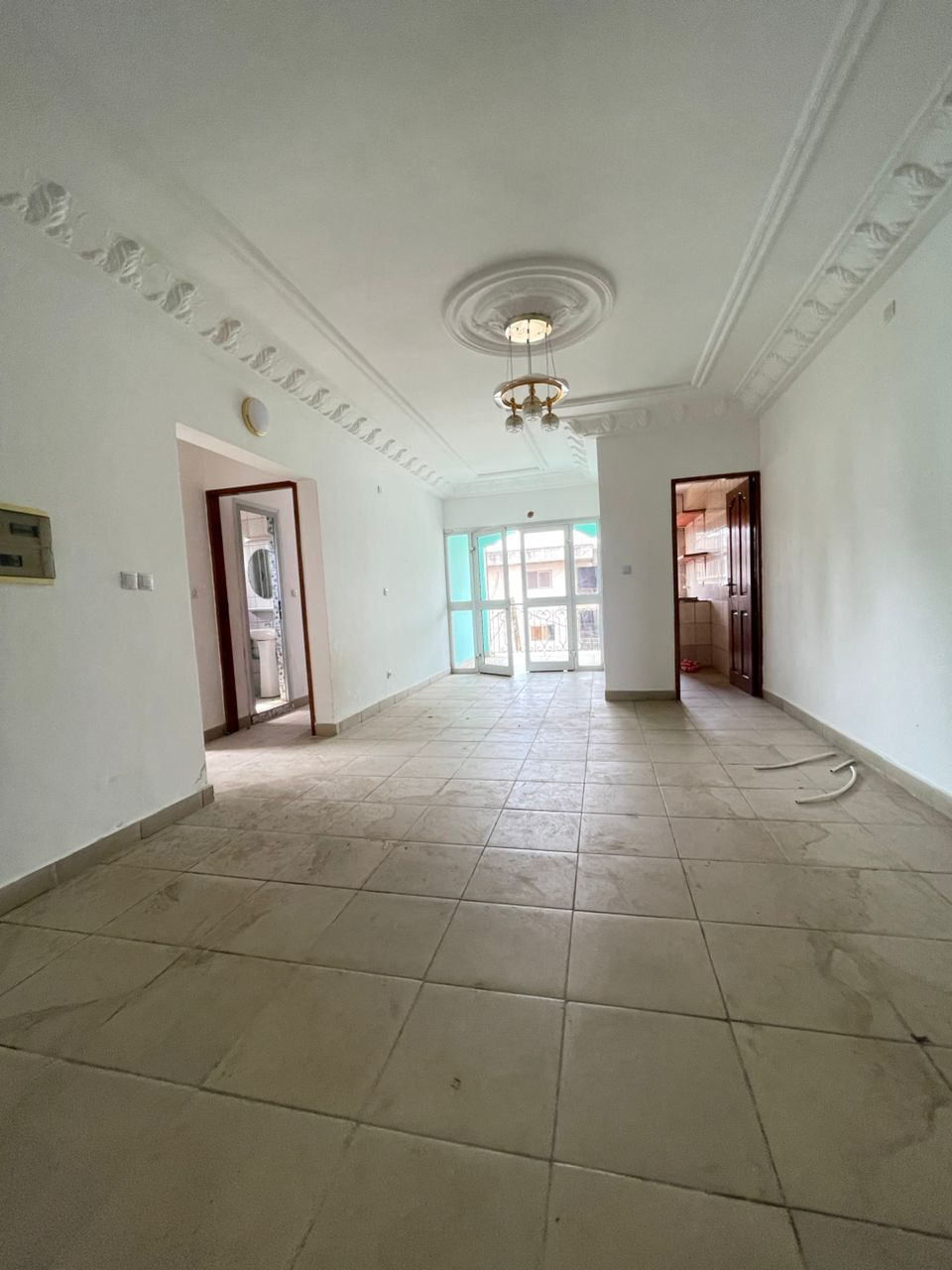 Apartment to rent - Douala, Makepe, Non loin de rond poulin - 1 living room(s), 2 bedroom(s), 2 bathroom(s) - 180 000 FCFA / month