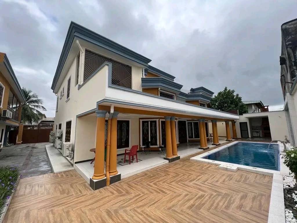 House (Villa) for sale - Douala, Bonaberi, Ancienne route - 1 living room(s), 4 bedroom(s), 3 bathroom(s) - 700 000 000 FCFA / month