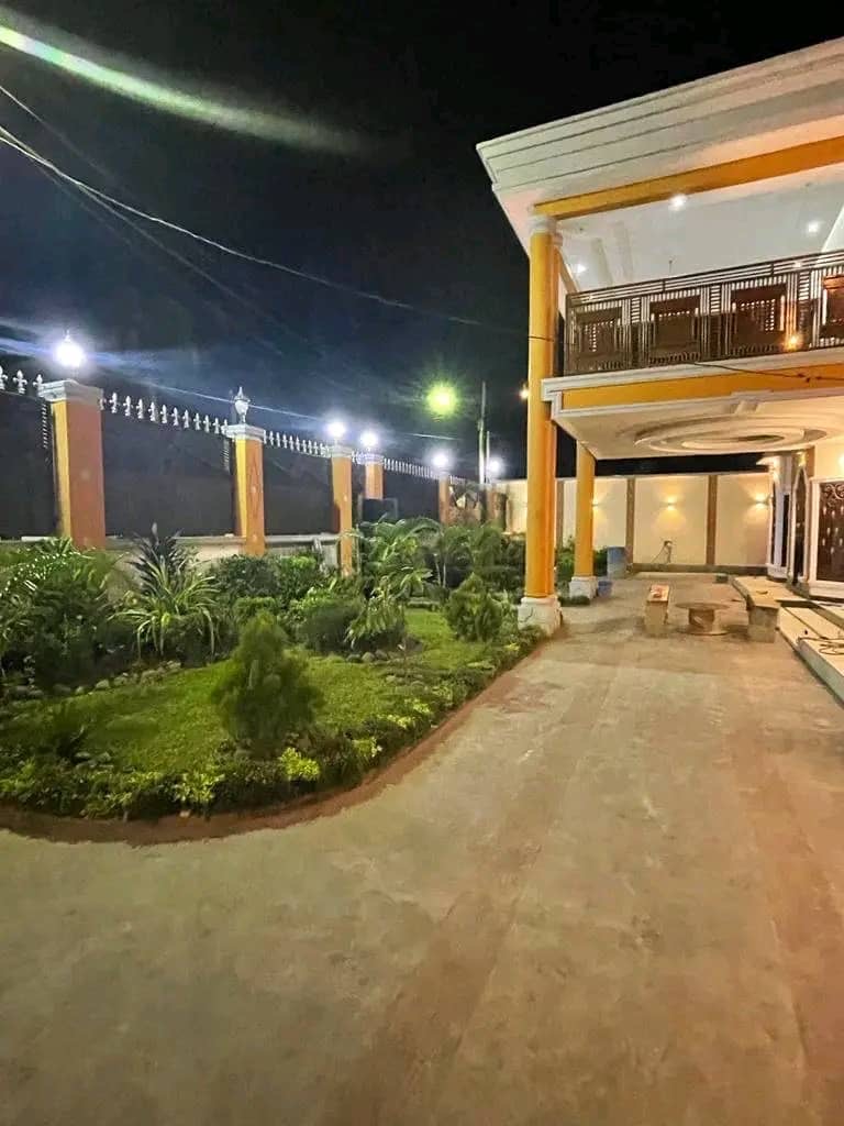 House (Villa) for sale - Douala, Bonaberi, Ancienne route - 1 living room(s), 4 bedroom(s), 3 bathroom(s) - 700 000 000 FCFA / month