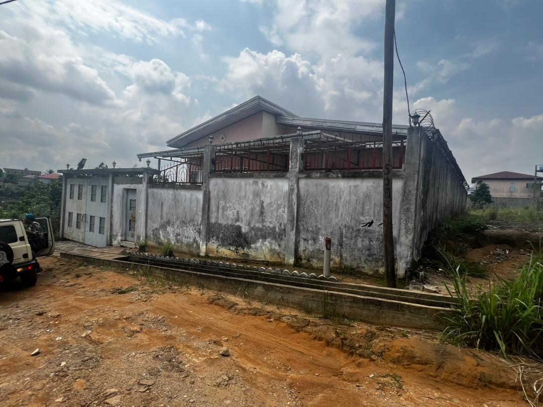 House (Villa) for sale - Douala, Yassa, Cité Chirac - 1 living room(s), 3 bedroom(s), 2 bathroom(s) - 70 000 000 FCFA / month