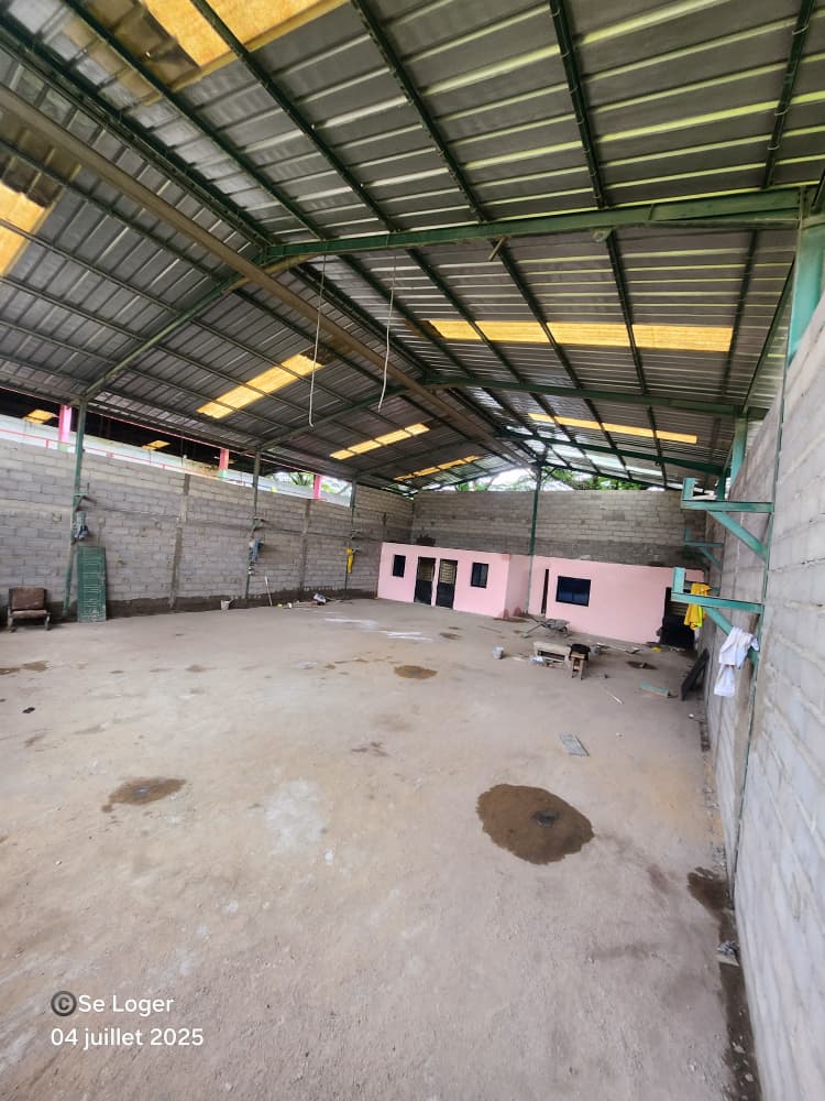 Entrepôt à louer à Douala, Port, Douala - 400 m2 - 800 000 FCFA