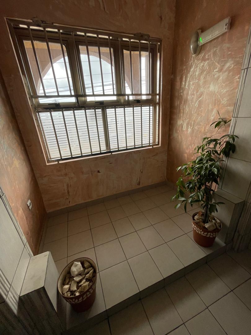 Apartment to rent - Douala, Makepe, Non loin de cour suprême 50 m du goudron - 1 living room(s), 2 bedroom(s), 3 bathroom(s) - 260 000 FCFA / month