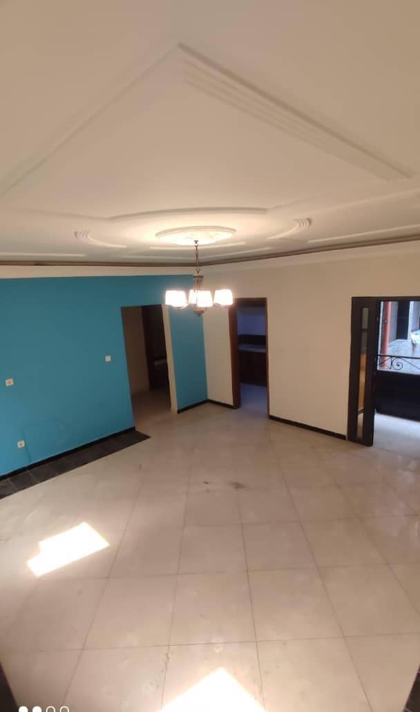 Apartment to rent - Douala, Makepe, Non loin de rond poulin - 1 living room(s), 2 bedroom(s), 2 bathroom(s) - 170 000 FCFA / month