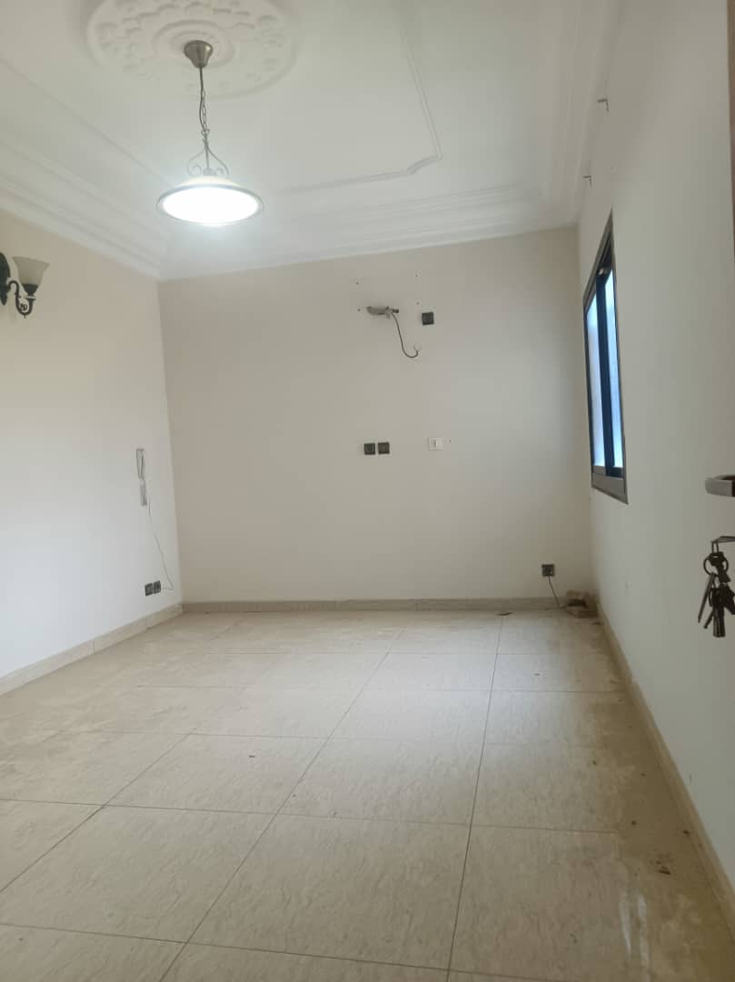 Apartment to rent - Douala, Kotto, Non loin de briquini a coter du carrefour des immeubles - 1 living room(s), 1 bedroom(s), 1 bathroom(s) - 150 000 FCFA / month