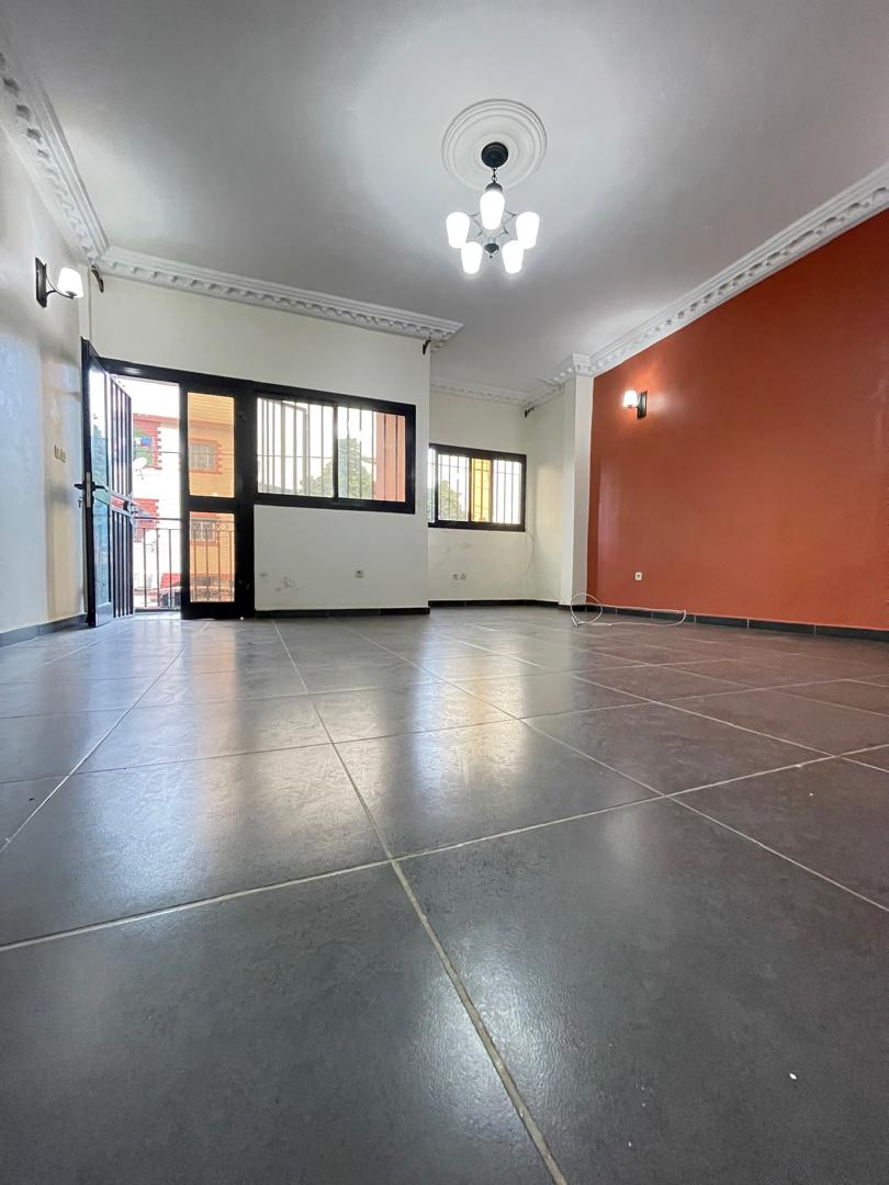 Apartment to rent - Douala, Logpom, Non loin de papyrus - 1 living room(s), 2 bedroom(s), 3 bathroom(s) - 230 000 FCFA / month