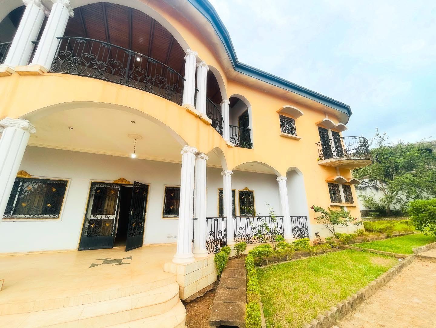 House (Villa) to rent - Yaoundé, Nkolmeseng, Carrefour - 1 living room(s), 4 bedroom(s), 3 bathroom(s) - 1 200 000 FCFA / month