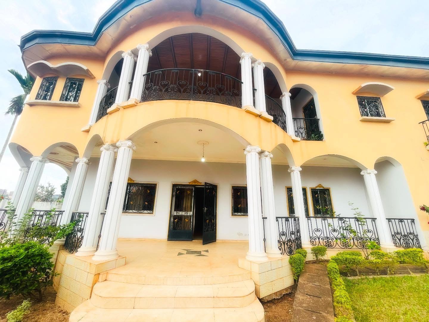 House (Villa) to rent - Yaoundé, Nkolmeseng, Carrefour - 1 living room(s), 4 bedroom(s), 3 bathroom(s) - 1 200 000 FCFA / month