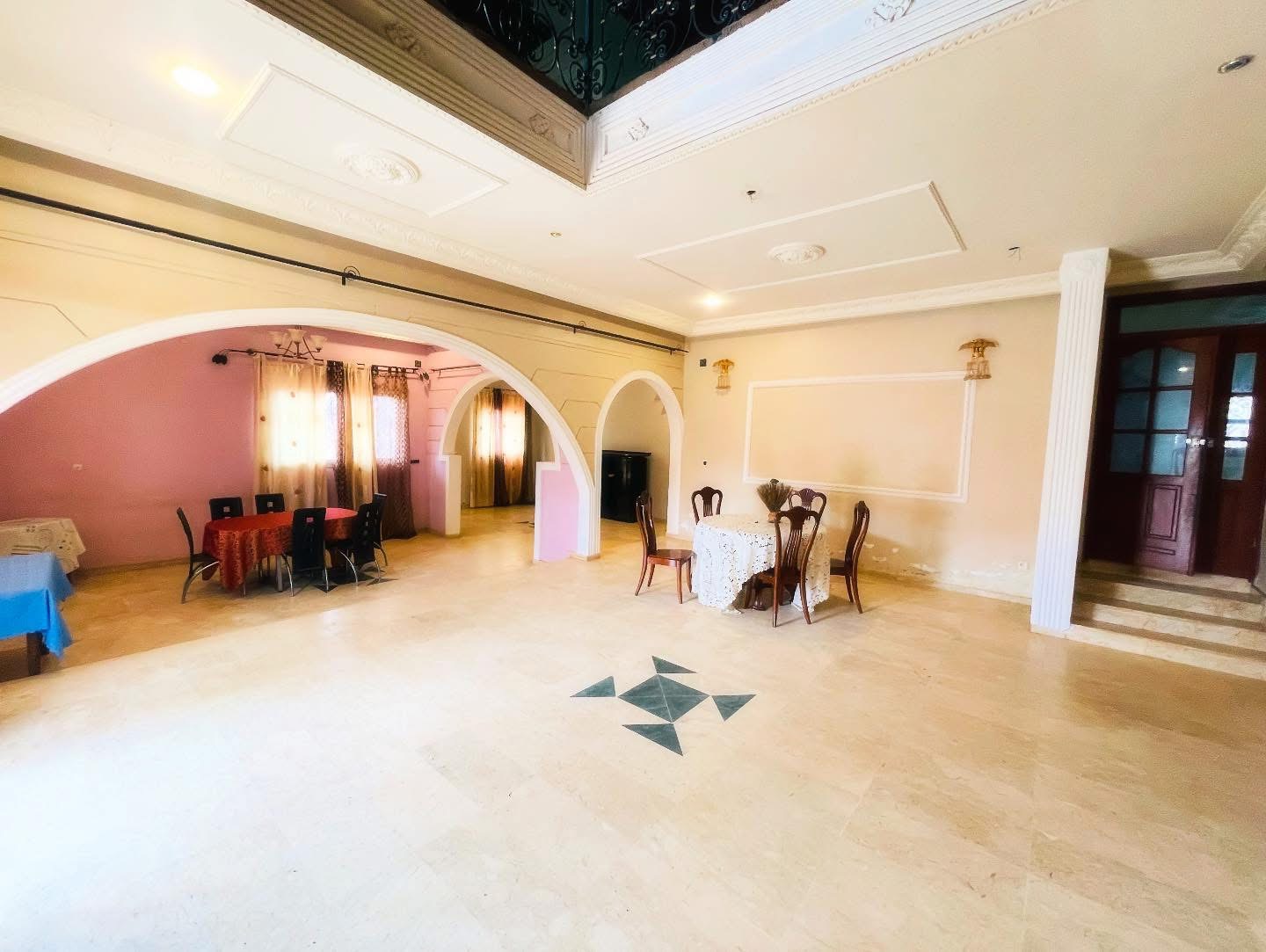House (Villa) to rent - Yaoundé, Nkolmeseng, Carrefour - 1 living room(s), 4 bedroom(s), 3 bathroom(s) - 1 200 000 FCFA / month