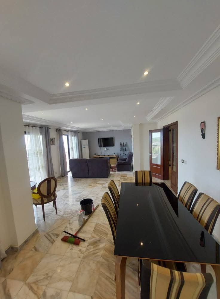 Apartment to rent - Douala, Bonapriso, A g - 1 living room(s), 3 bedroom(s), 4 bathroom(s) - 1 500 000 FCFA / month