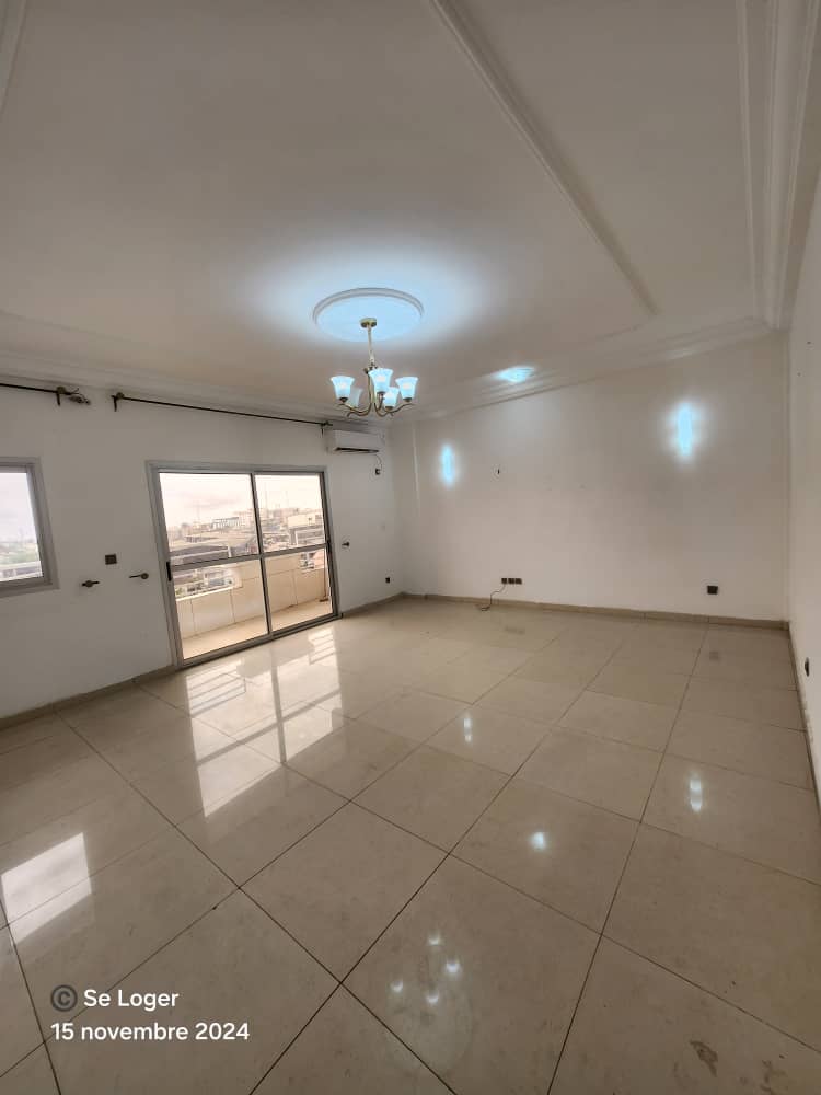 Apartment to rent - Douala, Akwa I, Rp - 1 living room(s), 2 bedroom(s), 3 bathroom(s) - 350 000 FCFA / month