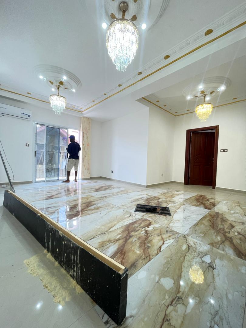 Apartment to rent - Douala, Bonamoussadi, Non loin de carrefour Yorodjoss - 1 living room(s), 3 bedroom(s), 3 bathroom(s) - 300 000 FCFA / month