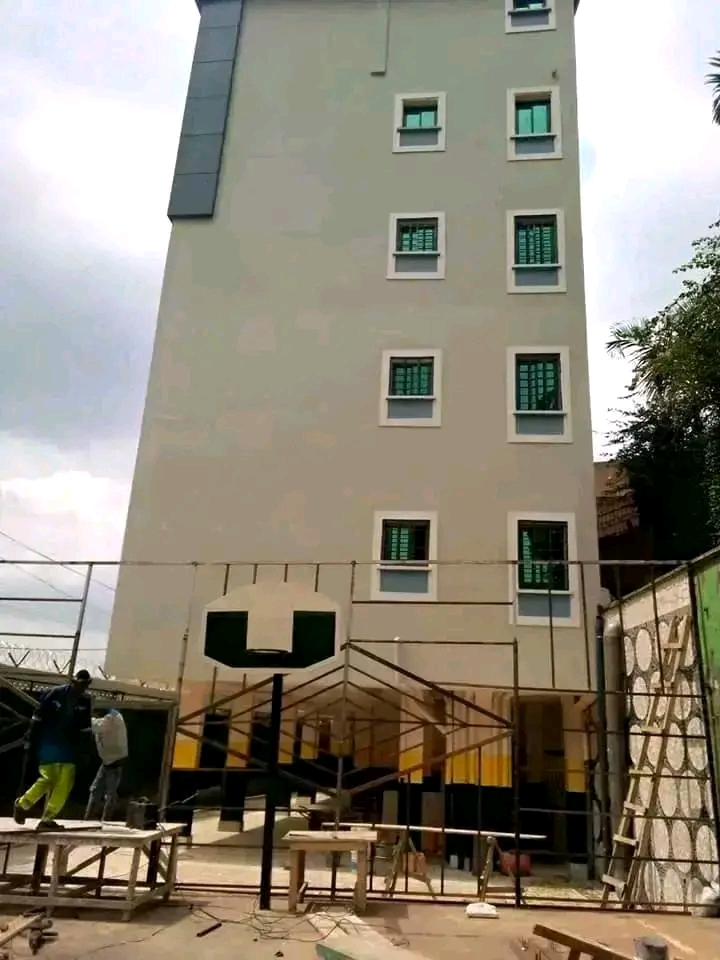 House (Triplex) to rent - Yaoundé, Mfandena, nouvelle route - 7 living room(s), 14 bedroom(s), 16 bathroom(s) - 3 500 000 FCFA / month