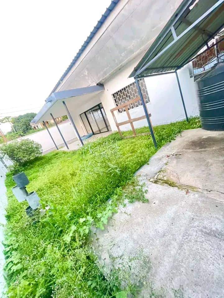 House (Villa) to rent - Douala, Bonapriso, H - 1 living room(s), 4 bedroom(s), 3 bathroom(s) - 1 000 000 FCFA / month