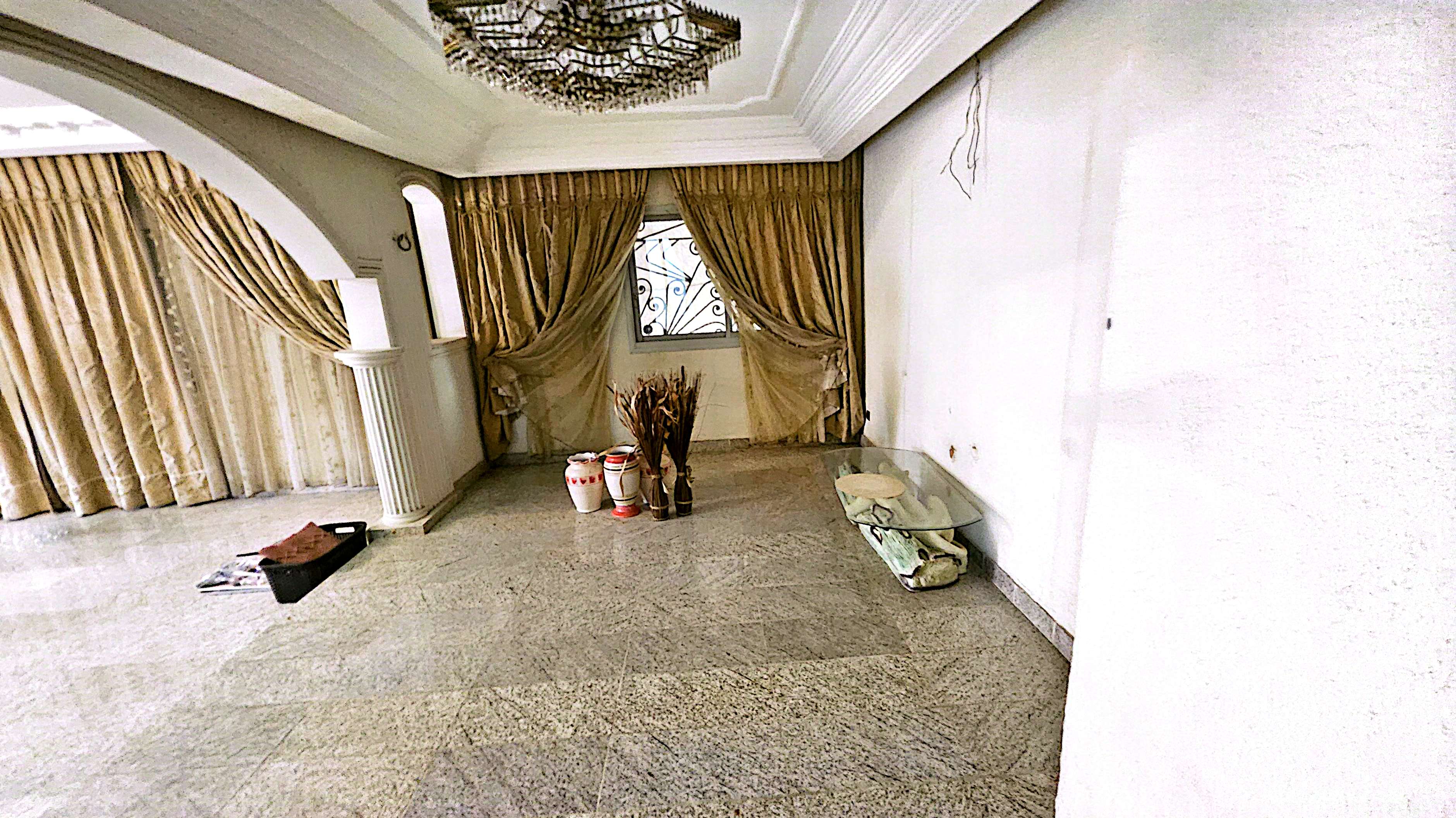 House (Triplex) for sale - Douala, PK 11, IMMEUBLE À VENDRE DOUALA STATION TRADEX RUE DES PAVÉS PK11 - 7 living room(s), 21 bedroom(s), 17 bathroom(s) - 400 000 000 FCFA / month