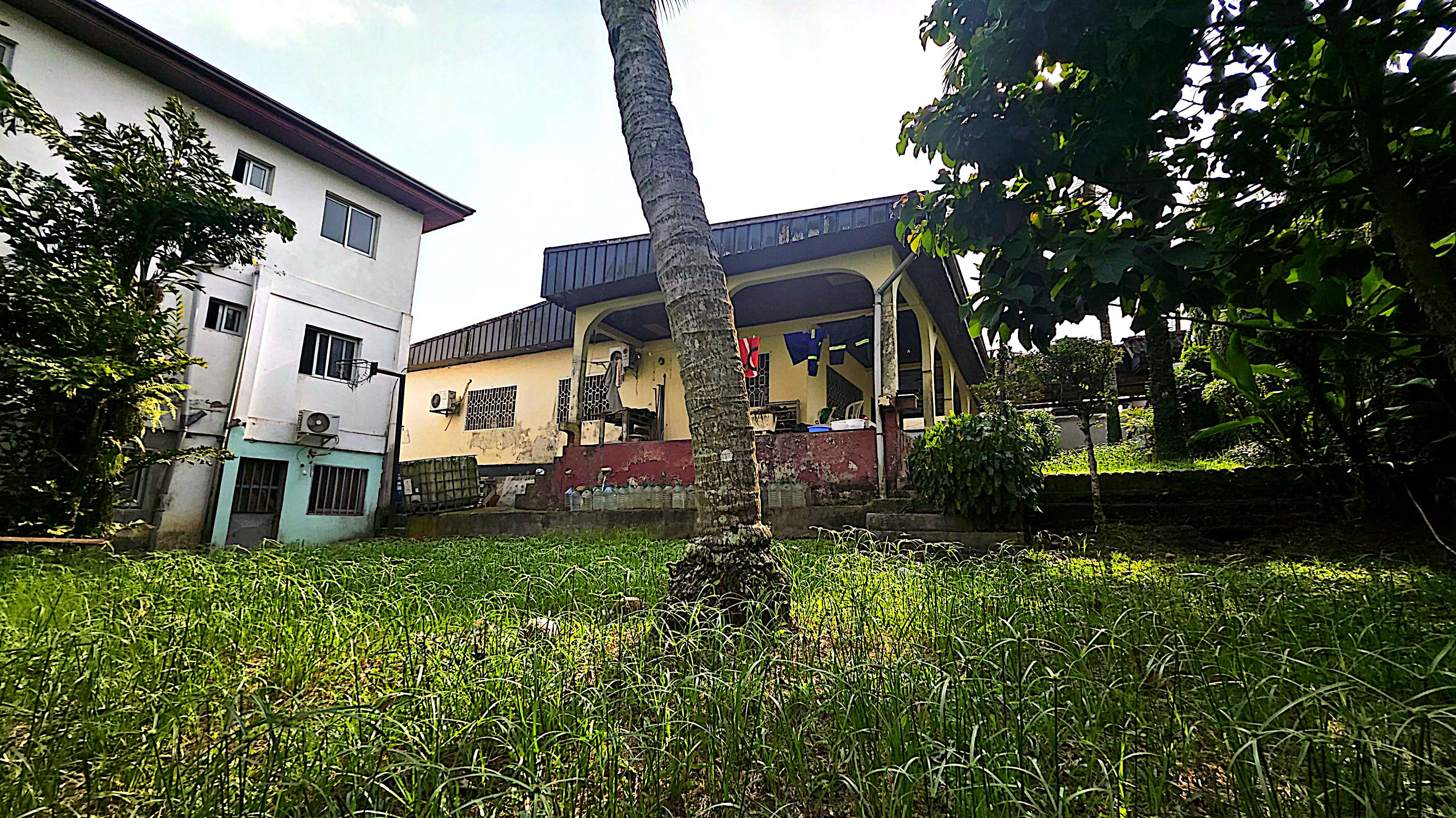Maison (Villa) à vendre - Douala, Logbaba, Résidentiel et éloigné  des bruits - 1 salon(s), 3 chambre(s), 2 salle(s) de bains - 75 000 000 FCFA