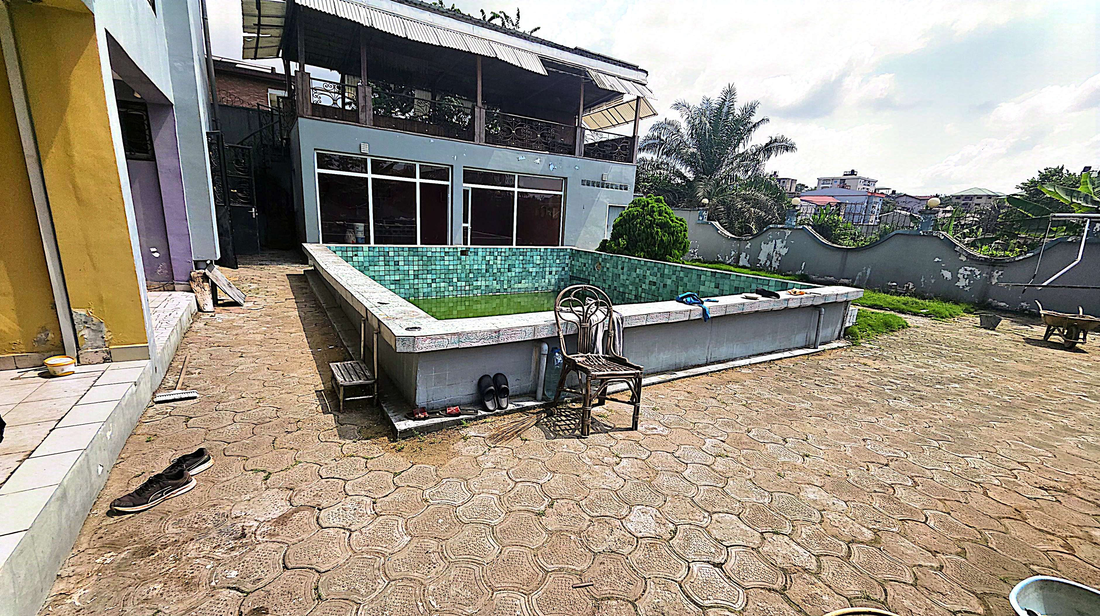 House (Duplex) for sale - Douala, Yassa, Cité chirac - 2 living room(s), 6 bedroom(s), 6 bathroom(s) - 190 000 000 FCFA / month