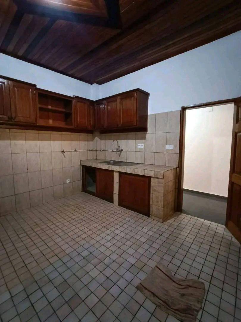 Apartment to rent - Yaoundé, Nkolfoulou, nkolfoulou - 1 living room(s), 3 bedroom(s), 2 bathroom(s) - 190 000 FCFA / month