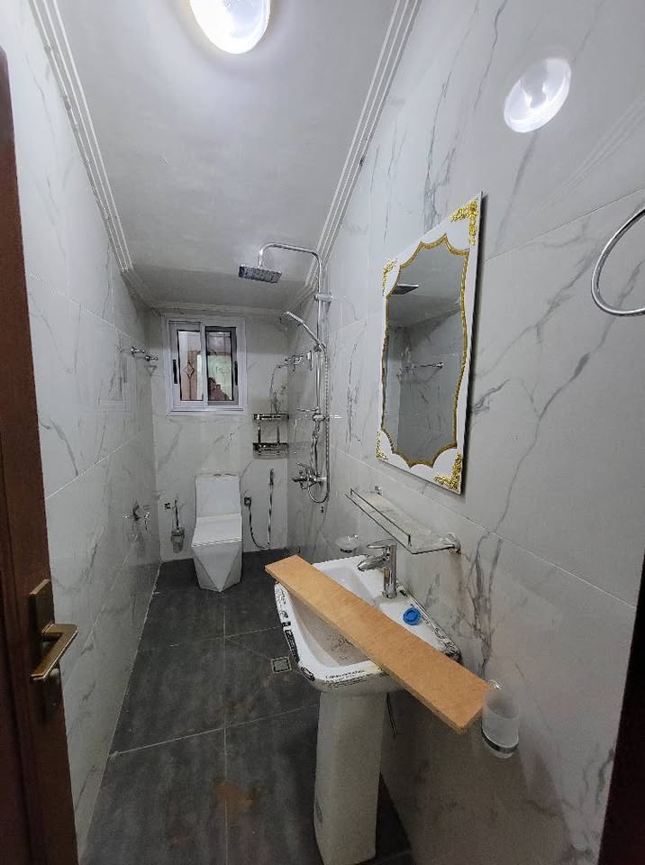 House (Duplex) for sale - Yaoundé, Odza, meyo - 2 living room(s), 6 bedroom(s), 7 bathroom(s) - 200 000 000 FCFA / month