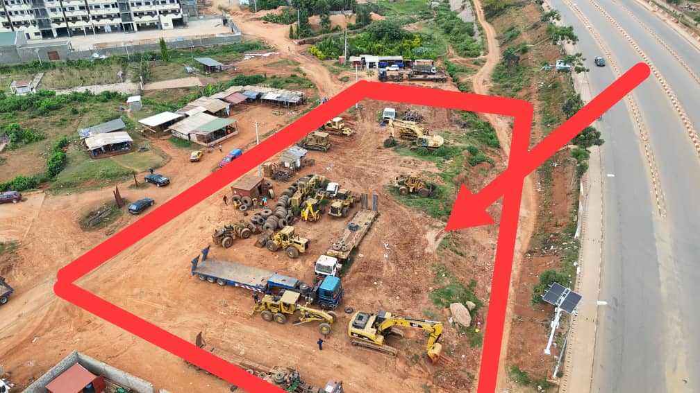 Terrain à vendre - Yaoundé, Olembe, olembe - 1800 m2 - 108 000 000 FCFA