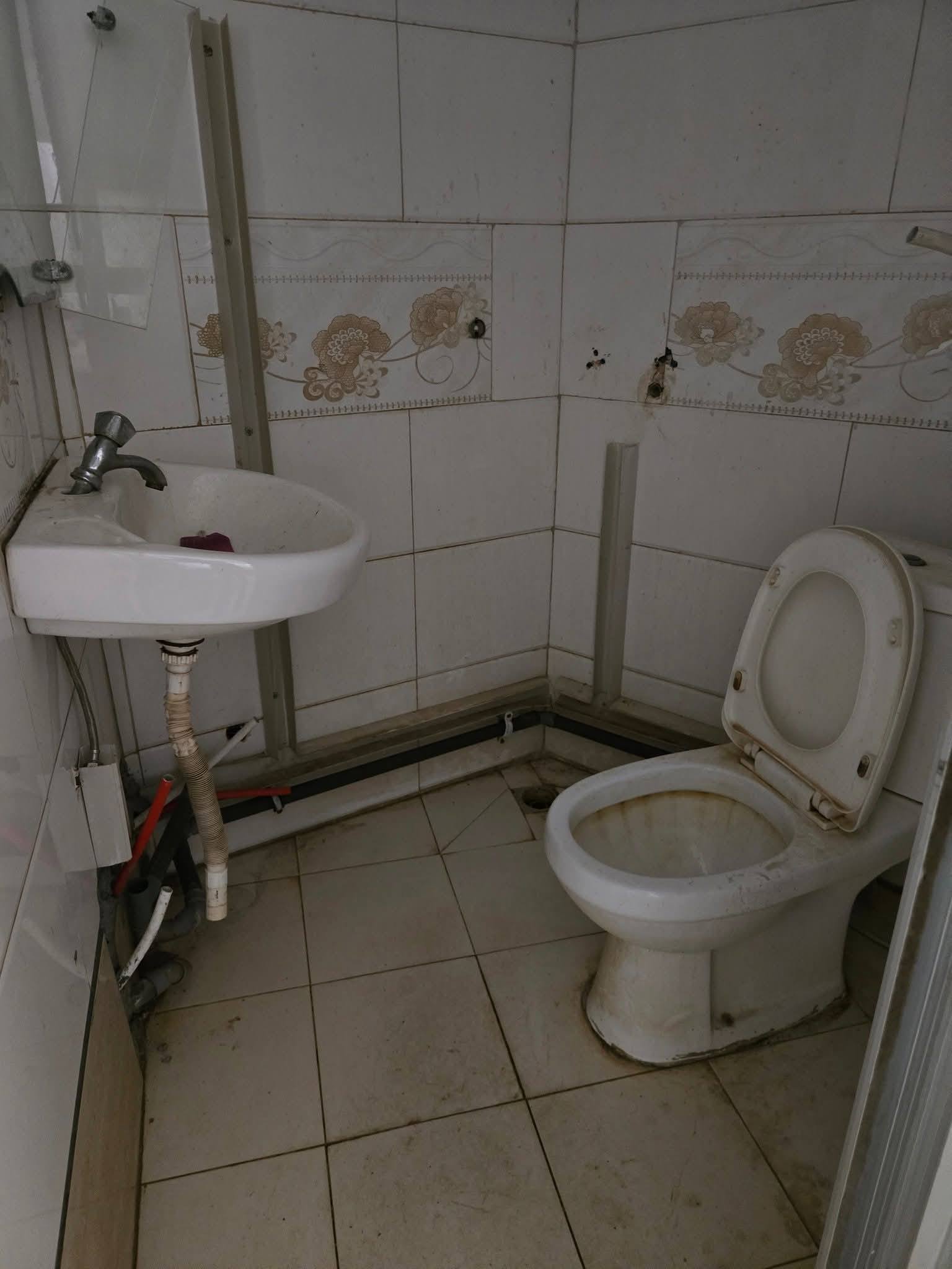 Boutique à louer à Yaoundé, Bastos, bastos -  m2 - 1 000 000 FCFA