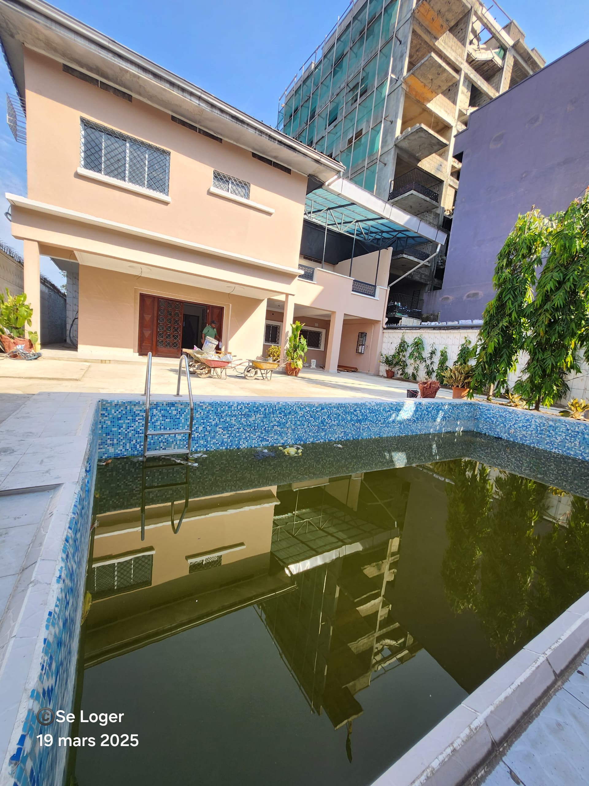 Maison (Duplex) à louer - Douala, Bonapriso, Goodies - 1 salon(s), 5 chambre(s), 4 salle(s) de bains - 3 000 000 FCFA / mois