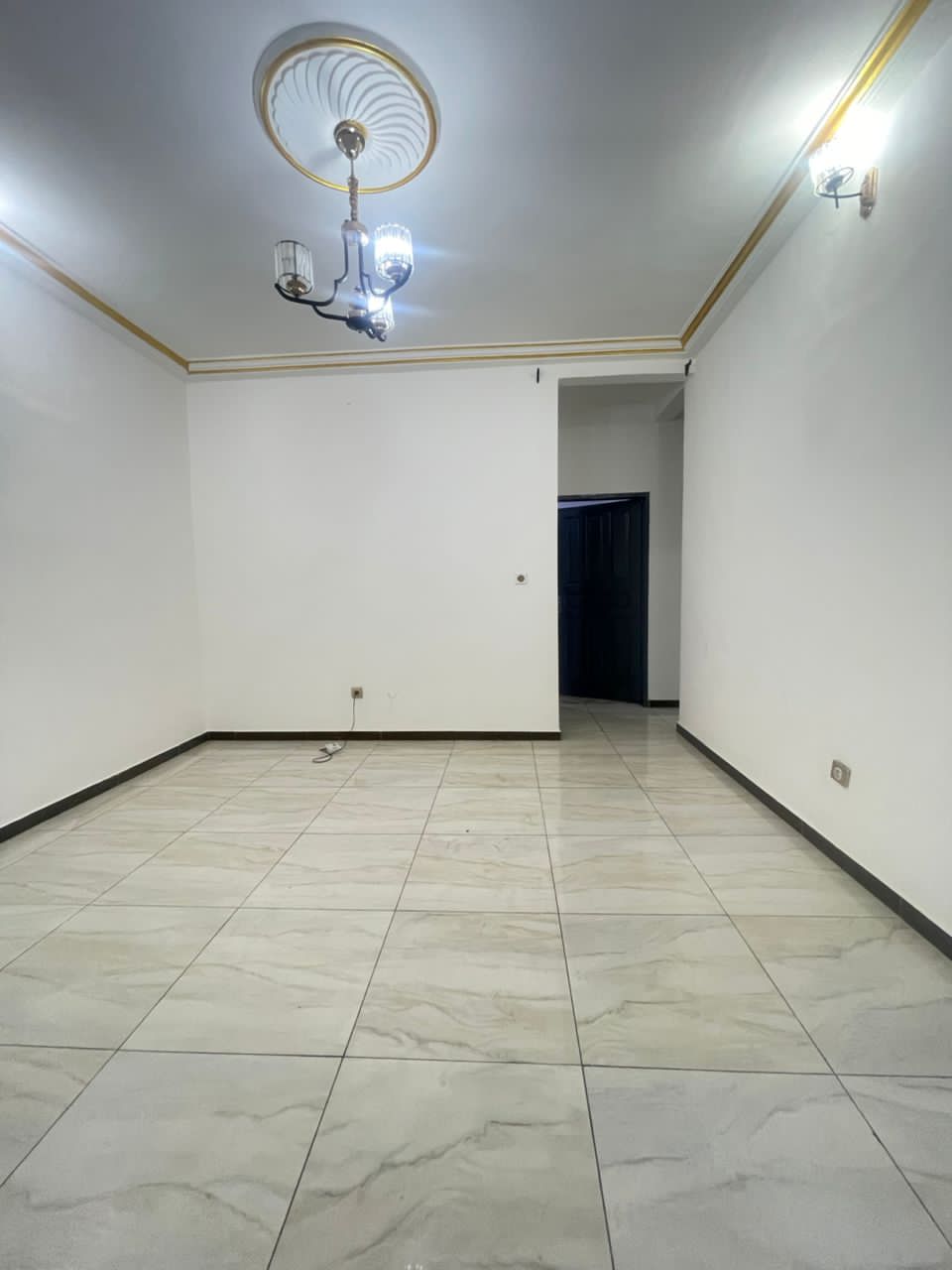 Apartment to rent - Douala, Makepe, Bm 100m du goudron - 1 living room(s), 2 bedroom(s), 2 bathroom(s) - 150 000 FCFA / month