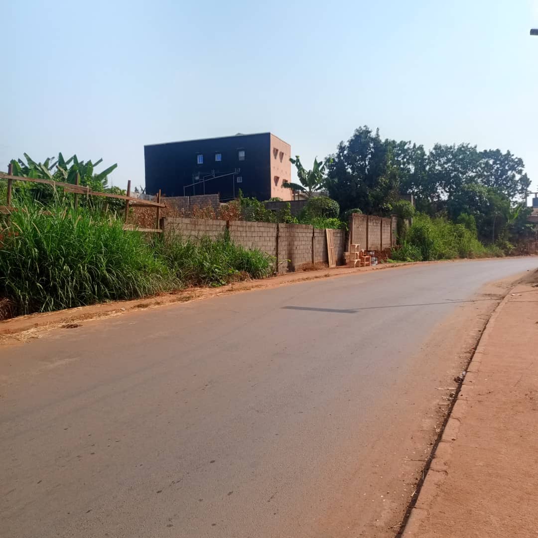 Terrain à vendre - Yaoundé, Soa, Fougerolles amity - 627 m2 - 25 080 000 FCFA