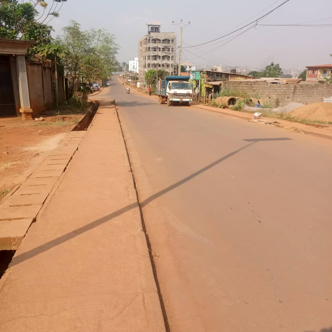 Terrain à vendre - Yaoundé, Soa, Fougerolles amity - 627 m2 - 25 080 000 FCFA