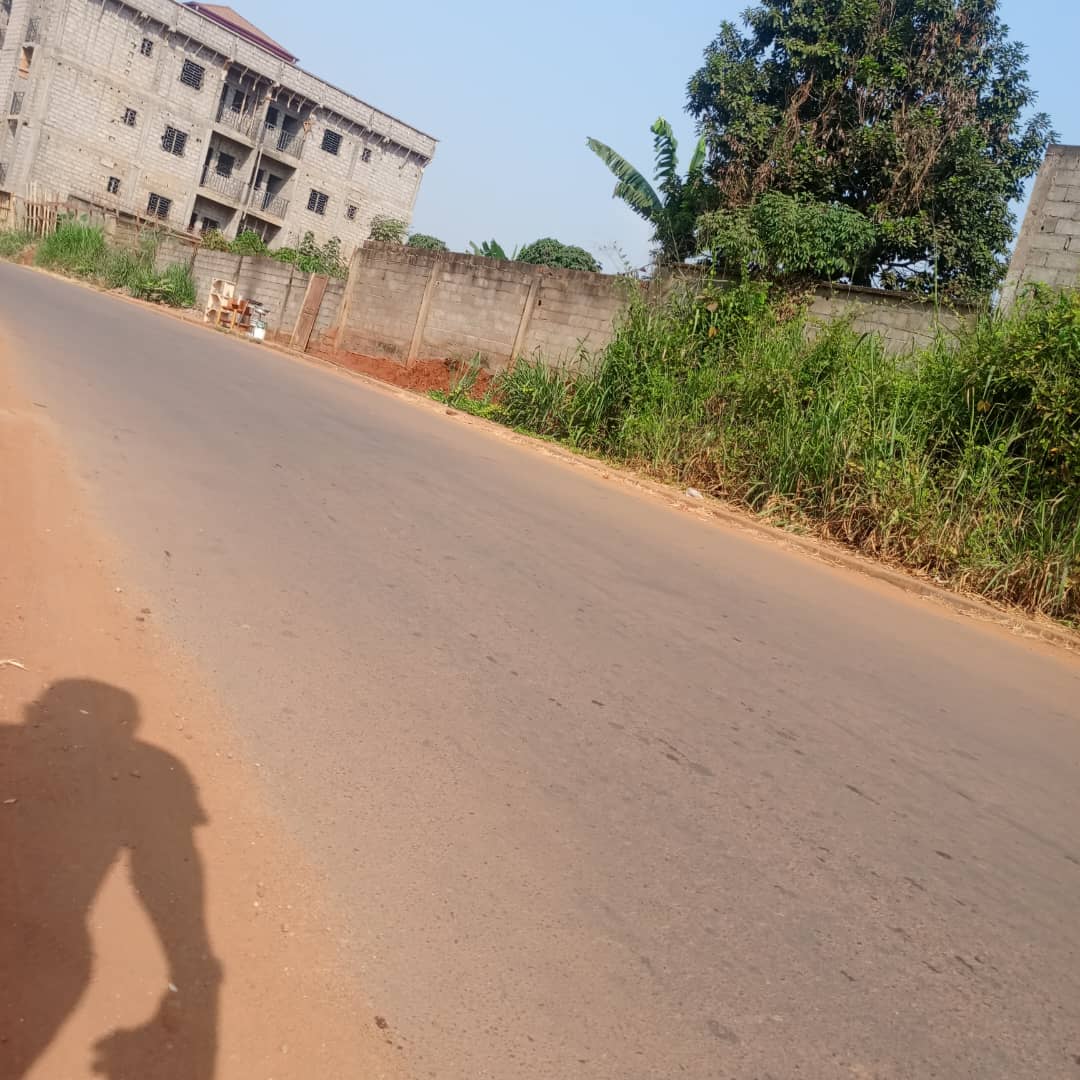 Terrain à vendre - Yaoundé, Soa, Fougerolles amity - 627 m2 - 25 080 000 FCFA