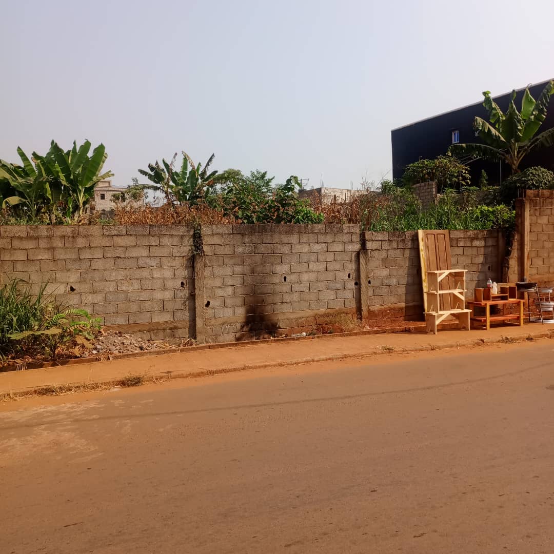 Terrain à vendre - Yaoundé, Soa, Fougerolles amity - 627 m2 - 25 080 000 FCFA