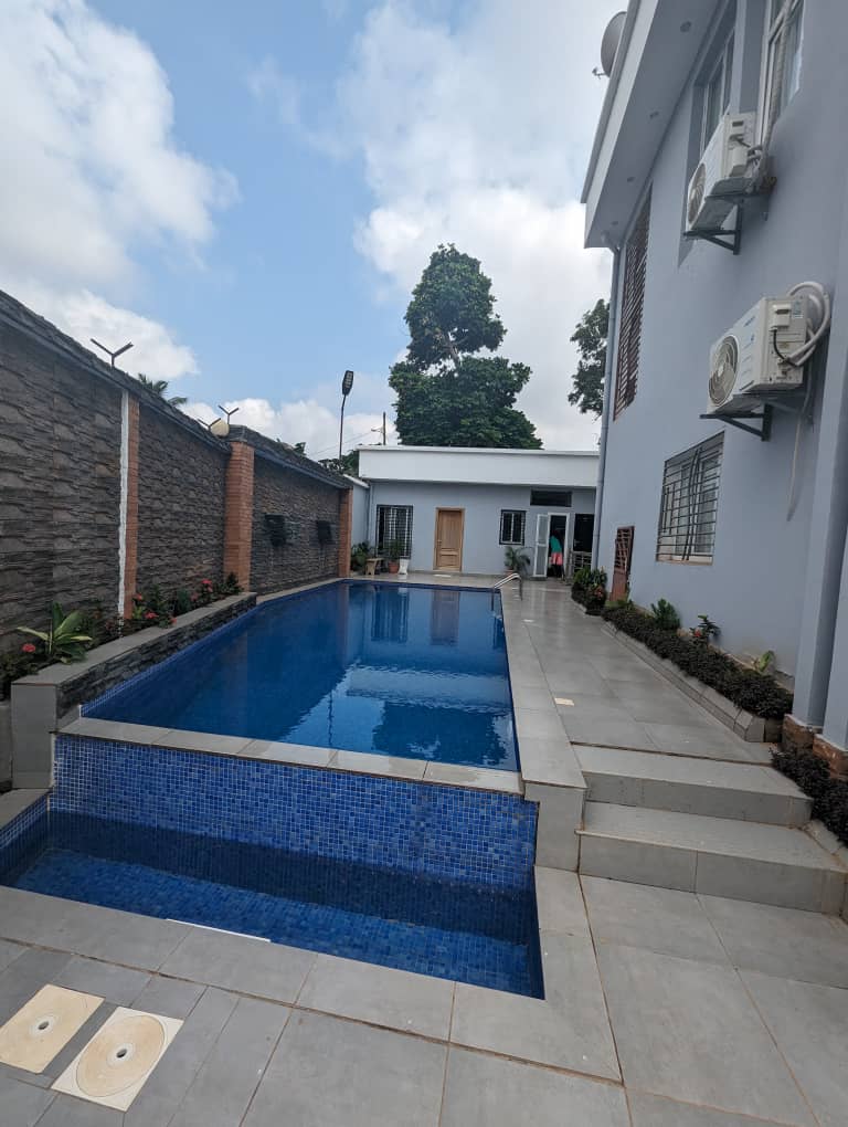 Maison (Duplex) à vendre - Yaoundé, Odza, Odza - 3 salon(s), 5 chambre(s), 5 salle(s) de bains - 350 000 000 FCFA