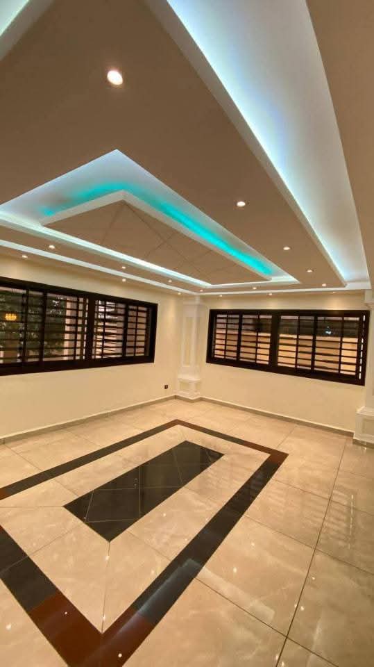 House (Duplex) to rent - Yaoundé, Mfandena, Mfandena - 2 living room(s), 7 bedroom(s), 7 bathroom(s) - 1 500 000 FCFA / month