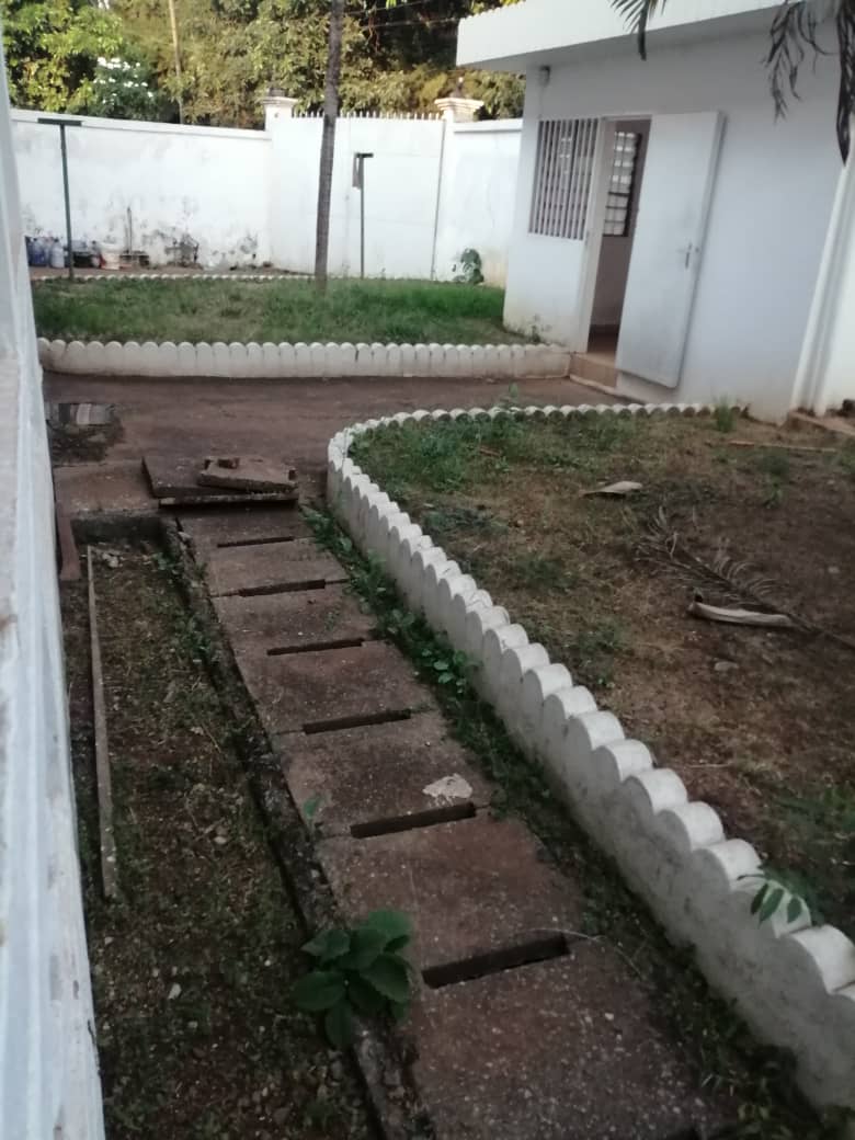 Bureau à louer à Yaoundé, Bastos, Bastos - 700 m2 - 1 000 000 FCFA