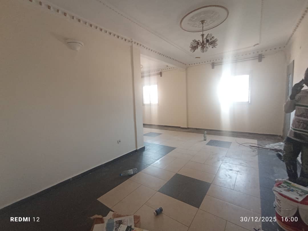 Apartment to rent - Yaoundé, Bastos, Bastos centre - 1 living room(s), 3 bedroom(s), 2 bathroom(s) - 350 000 FCFA / month