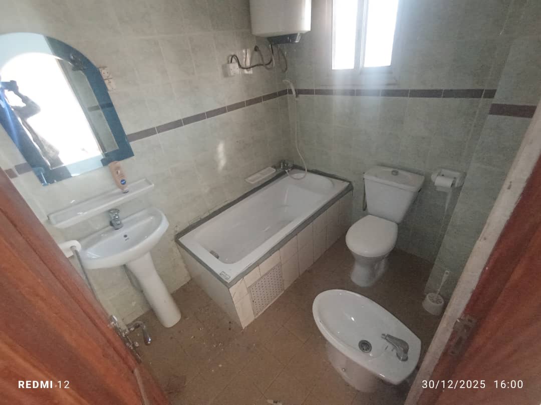 Apartment to rent - Yaoundé, Bastos, Bastos centre - 1 living room(s), 3 bedroom(s), 2 bathroom(s) - 350 000 FCFA / month