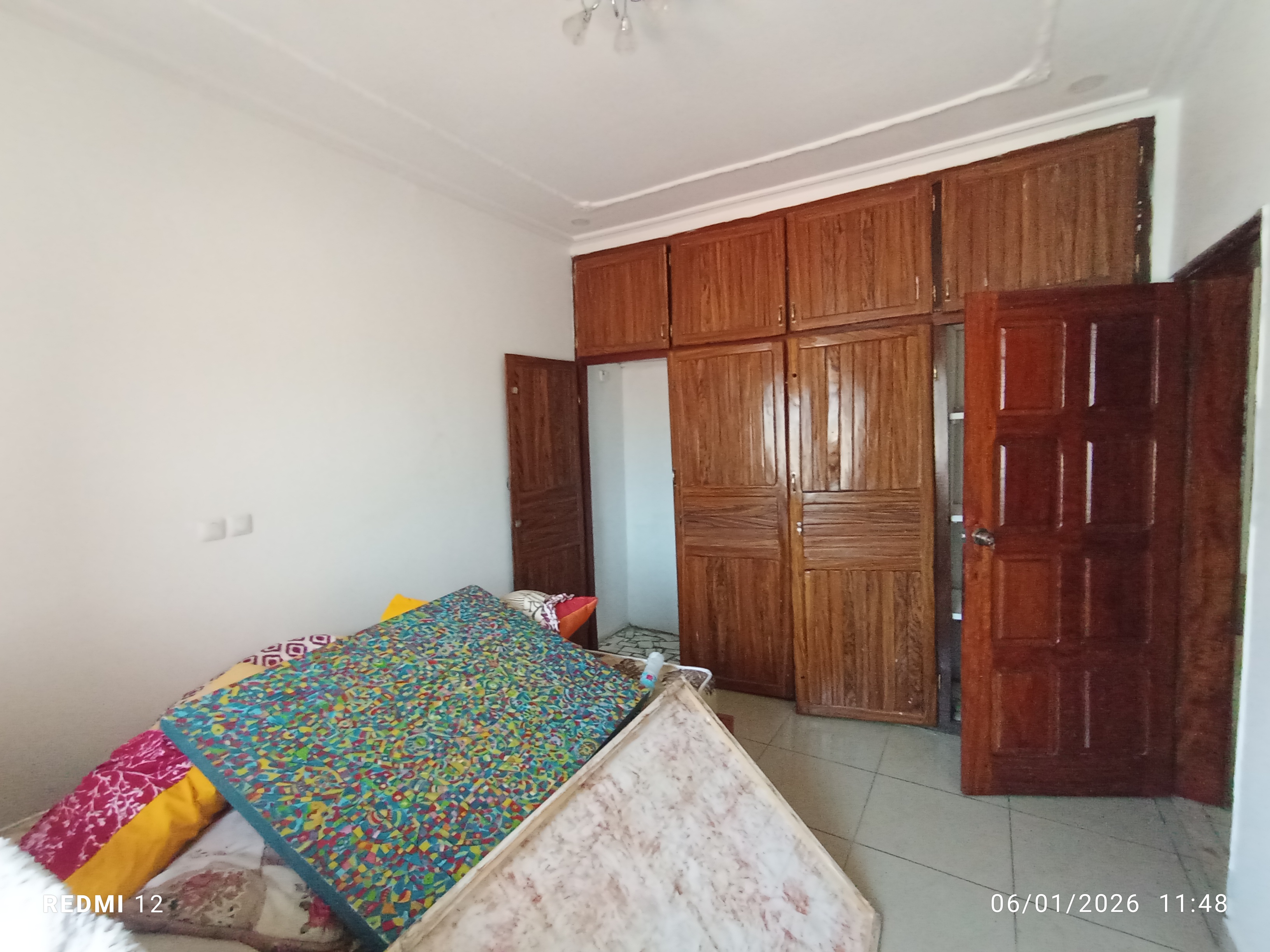 Appartement à louer - Yaoundé, Bastos, Bastos centre - 1 salon(s), 3 chambre(s), 3 salle(s) de bains - 500 000 FCFA / mois