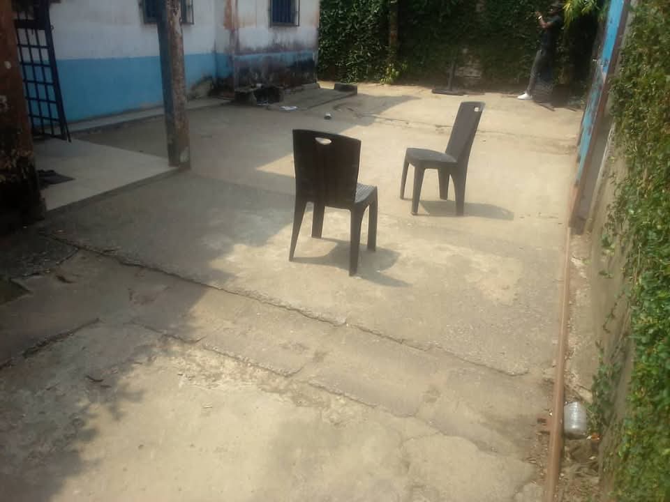 House (Villa) for sale - Douala, Kotto, Après la mosquée  kotto villa de couloir - 1 living room(s), 4 bedroom(s), 3 bathroom(s) - 65 000 000 FCFA / month