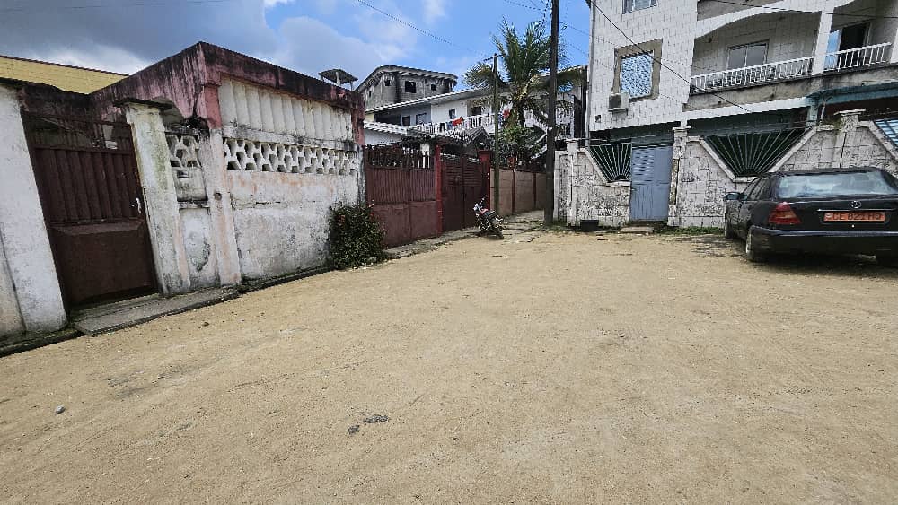 House (Villa) for sale - Douala, Makepe, Villa sic à  vendre Douala makepe bijoux - 1 living room(s), 3 bedroom(s), 2 bathroom(s) - 75 000 000 FCFA / month