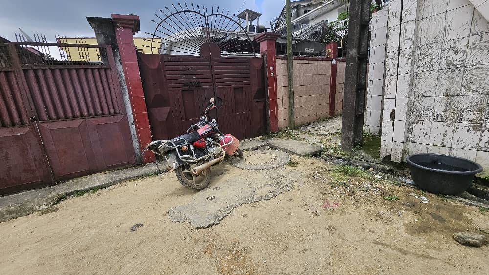 House (Villa) for sale - Douala, Makepe, Villa sic à  vendre Douala makepe bijoux - 1 living room(s), 3 bedroom(s), 2 bathroom(s) - 75 000 000 FCFA / month