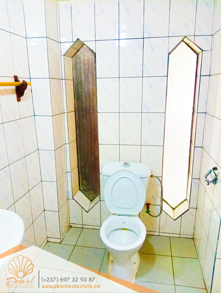 House (Villa) to rent - Yaoundé, Mfandena, Omnisports - 2 living room(s), 4 bedroom(s), 2 bathroom(s) - 350 000 FCFA / month