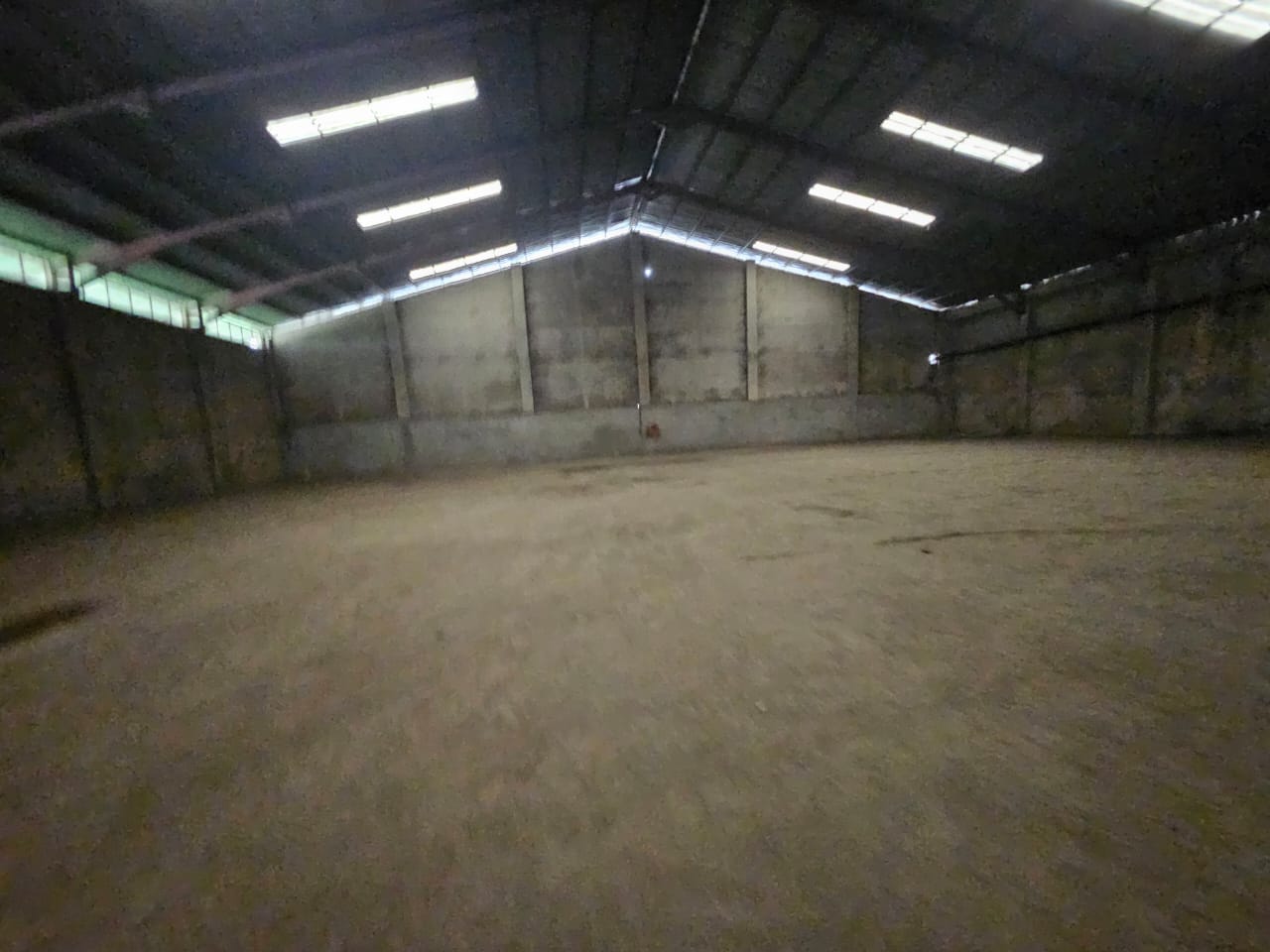 Entrepôt à louer à Douala, Port, Plusieurs  entrepôts disponible  au Port autonome de douala - 3500 m2 - 12 500 000 FCFA