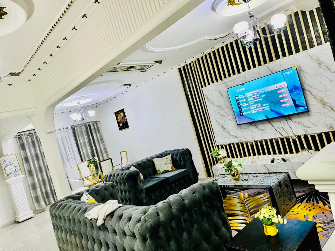 Maison (Villa) à louer - Douala, Bonamoussadi, Non loin de Santa Lucia - 1 salon(s), 3 chambre(s), 2 salle(s) de bains - 300 000 FCFA / mois