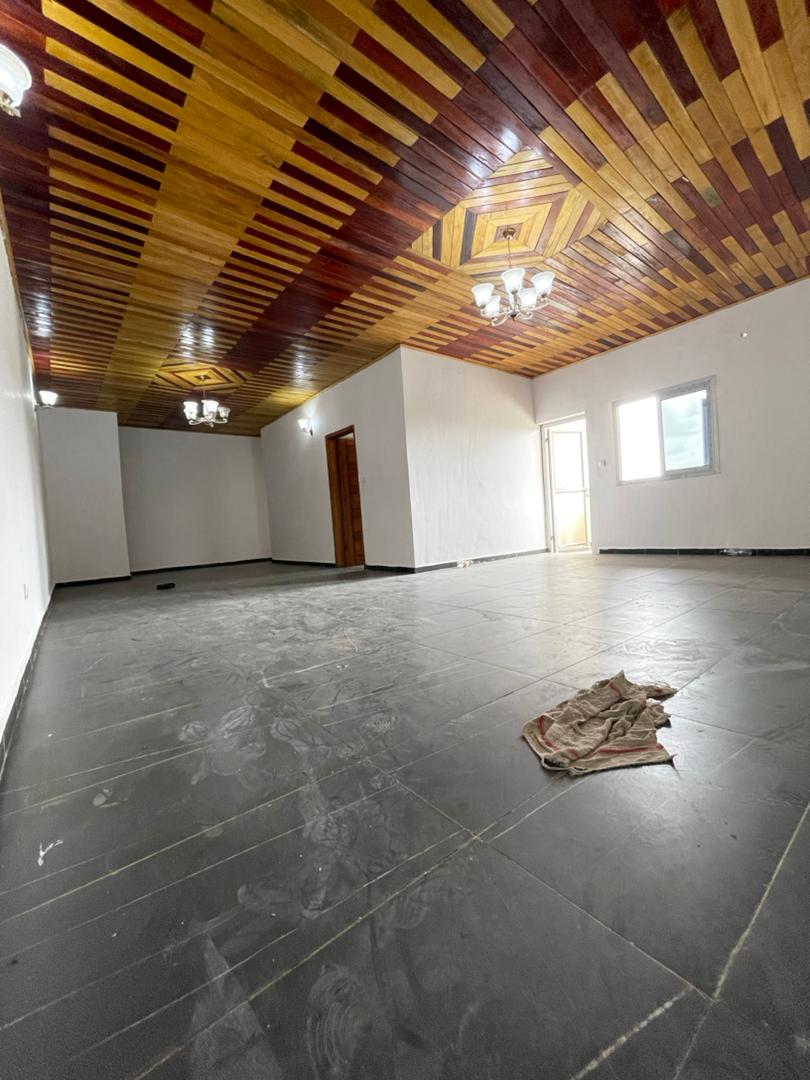 Apartment to rent - Douala, Bonamoussadi, Deinveur - 1 living room(s), 3 bedroom(s), 3 bathroom(s) - 200 000 FCFA / month