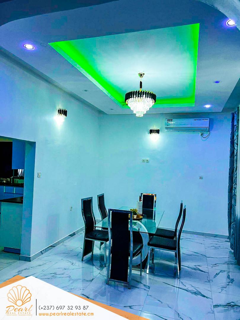 House (Duplex) for sale - Douala, Bonaberi, Chefferie Sodiko - 2 living room(s), 8 bedroom(s), 6 bathroom(s) - 250 000 000 FCFA / month