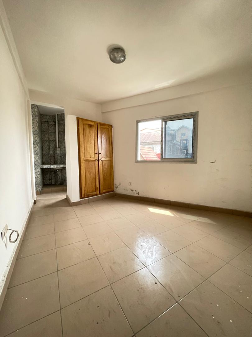 Chambre à louer - Douala, Makepe, Rond poilin non loin de la route - 50 000 FCFA / mois