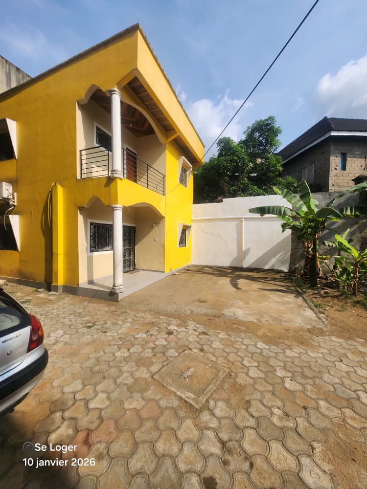 Maison (Villa) à louer - Douala, Logpom, carrefour Andem - 1 salon(s), 2 chambre(s), 2 salle(s) de bains - 200 000 FCFA / mois
