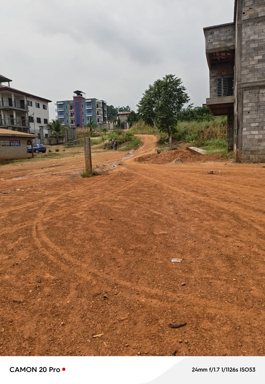 Terrain à vendre - Yaoundé, Mvan, complexe beac - 6000 m2 - 210 000 000 FCFA