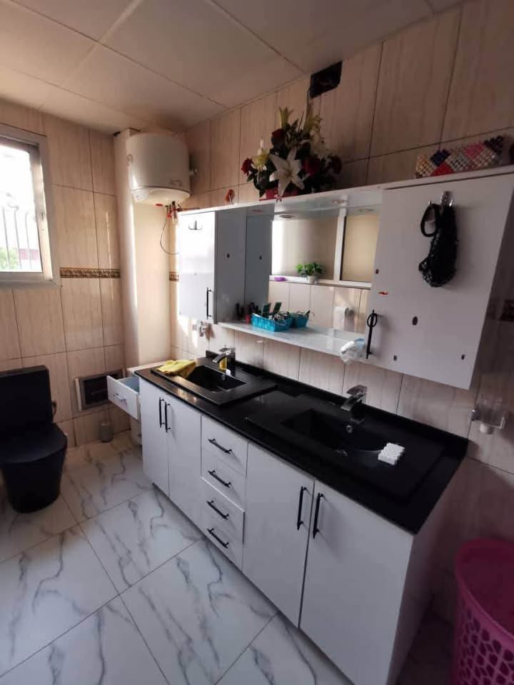 Maison (Villa) à louer - Yaoundé, Nkolfoulou, tsinga village - 4 salon(s), 4 chambre(s), 5 salle(s) de bains - 500 000 FCFA / mois