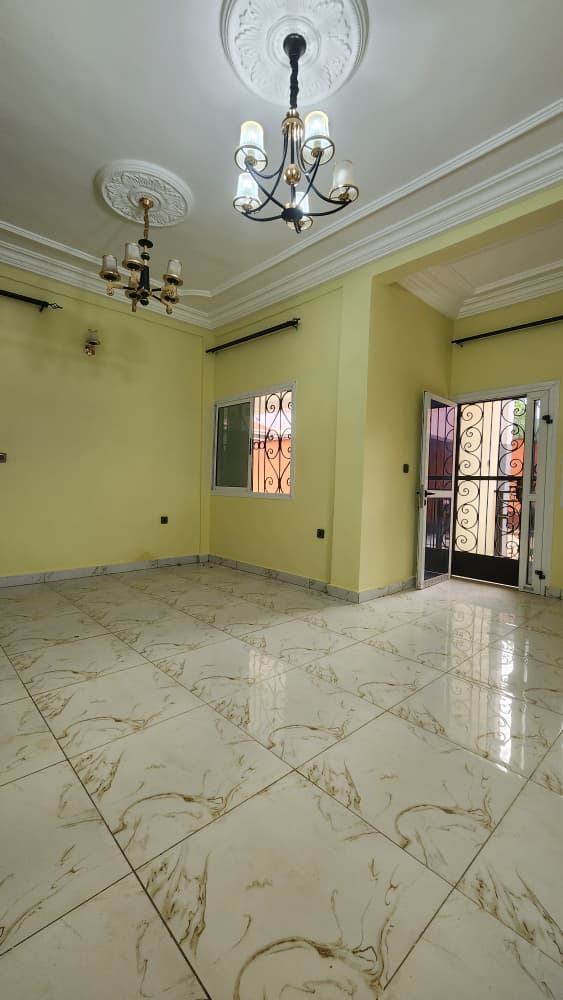 Appartement à louer - Yaoundé, Odza, borne 12 - 1 salon(s), 2 chambre(s), 2 salle(s) de bains - 150 000 FCFA / mois